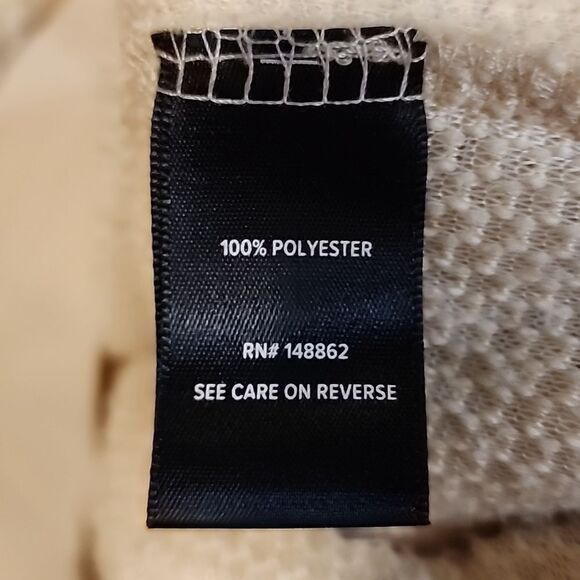 Torrid fuzzy top size 3 - Picture 4 of 4